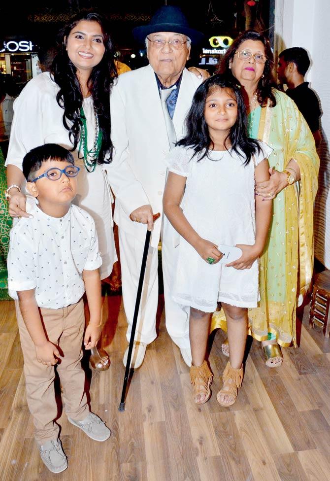 Jyoti Mukerji with her in-laws Ram and Krishna and her kids, Mayesha and Vihaan. Pic/Yogen Shah