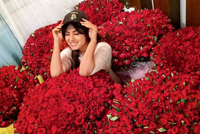 Sonal Chauhan with the bouquets of roses