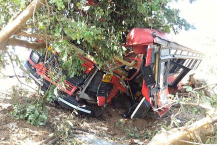 14 injured in bus accident on Pune-Mumbai highway
