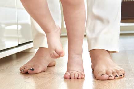 Kids who walk early likely to have stronger bones