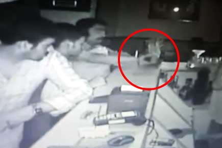 Man threatens Kalyan bar staff for free beer at gunpoint, steals Rs 1,200
