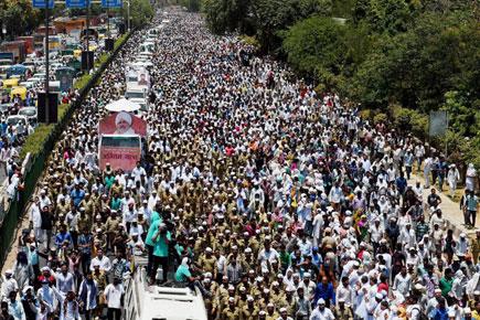 Thousands bid goodbye to Nirankari sect's head Baba Hardev Singh