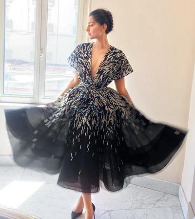 (Above and below) Sonam Kapoor in Ralph and Russo 
