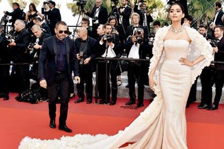 Cannes 2016: Sonam Kapoor rules the red carpet on Day 6