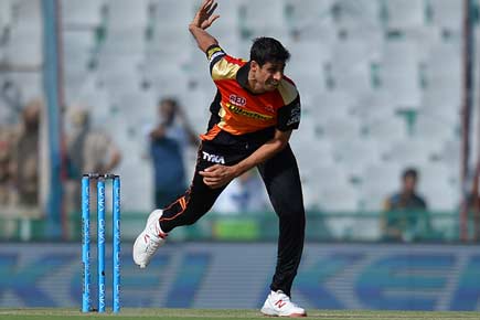 IPL 9: Ashish Nehra's cricketing future in doubt over hamstring injury
