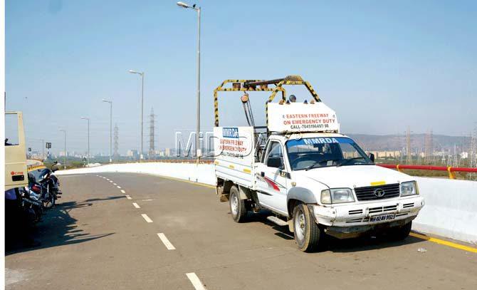 An emergency towing vehicle stationed at the curvature - an accident-prone spot