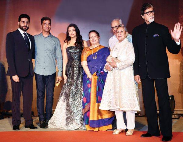 (L-R) Abhishek Bachchan, Aditya, Aishwarya Rai Bachchan, Brinda and Krishnaraj Rai, Jaya and Amitabh Bachchan