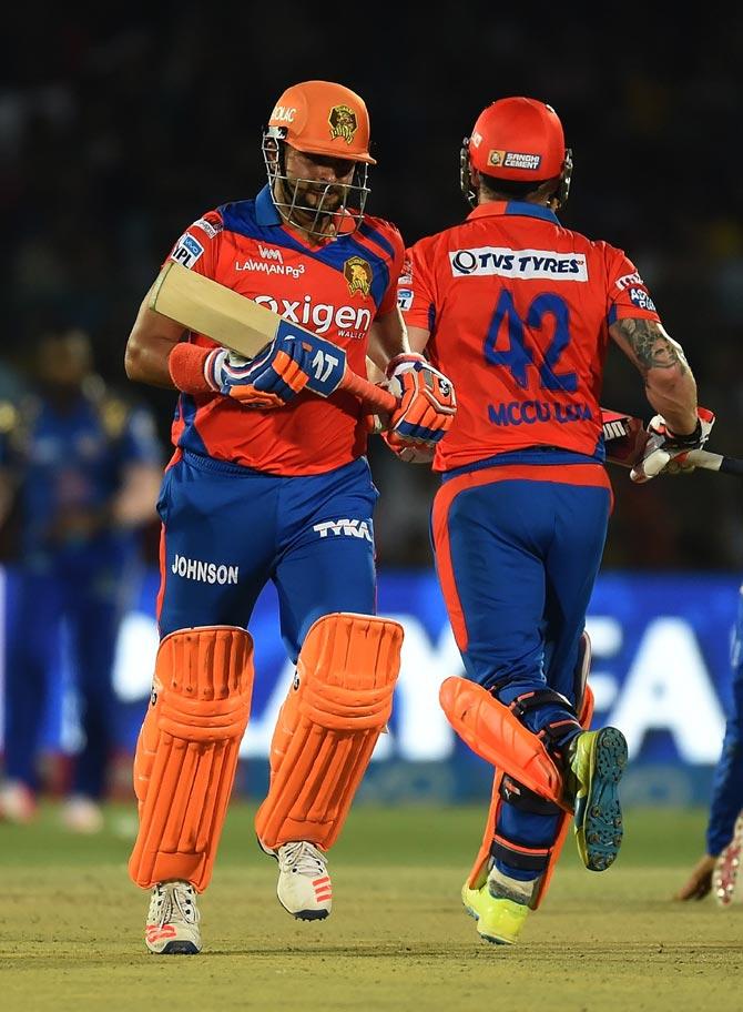 IPL 9: Gujarat Lions thrash Mumbai Indians by 6 wickets to enter play-offs