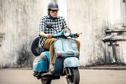 When Amitabh Bachchan rode a scooter around Jalsa