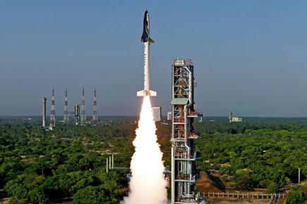 Political leaders laud ISRO's winged reusable launch vehicle 