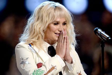 Kesha gets standing ovation after Billboard Awards performance