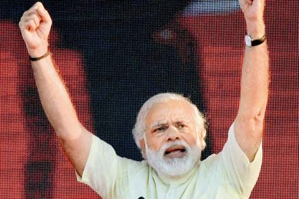 PM Narendra Modi pats self, fires at UPA govt in UP rally