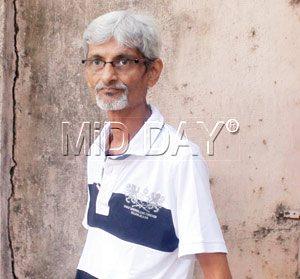 Uday Doshi was forced to move out of his home in Kandivli and stay in a rented flat two years ago. Pics/Prabhanjan Dhanu