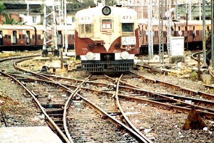 Mumbai: Crossing at 30 kmph can add 120 services on Western Railway