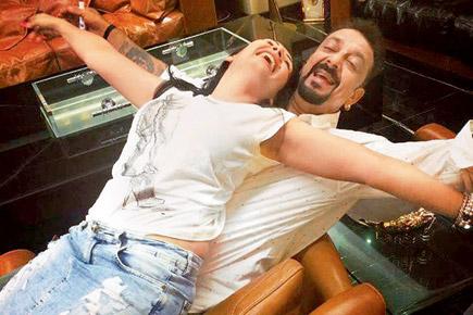 Sanjay Dutt and wife Maanayata recreate the 'Titanic' moment