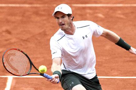 Andy Murray downs John Isner to reach quarters