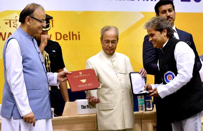 President Pranab Mukherjee presents Best Music Director award to Vishal Bhardwaj at the 63rd National Film Awards 2015 function in New Delhi. Pic/PTI