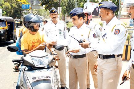 Manoj Bajpayee turns 'Traffic' cop for a day in Andheri