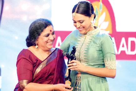 Swara Bhaskar to present an award to her mother Ira on a show