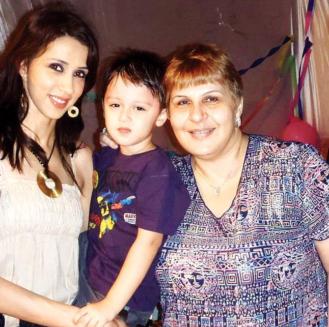 Alesia Raut with son Mark and mother Natalia