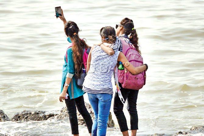College students click a selfie at Carter Road. Pic/Pradeep Dhivar