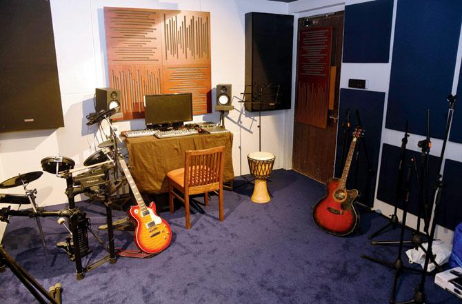 A recording studio setup in the restaurant, Tuning fork