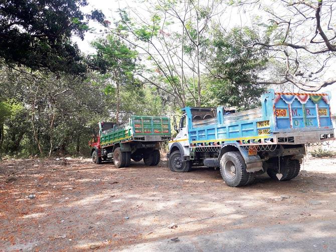 The officials recieved a tip-off regarding five trucks, that were going to dump debris in the area. When they reached the spot, three of the trucks managed to flee, while the authorities caught these two