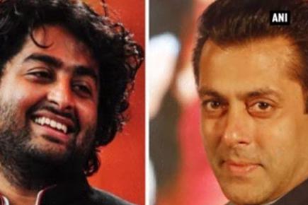 Arijit Singh deletes 'desperate' post after apologizing to Salman 