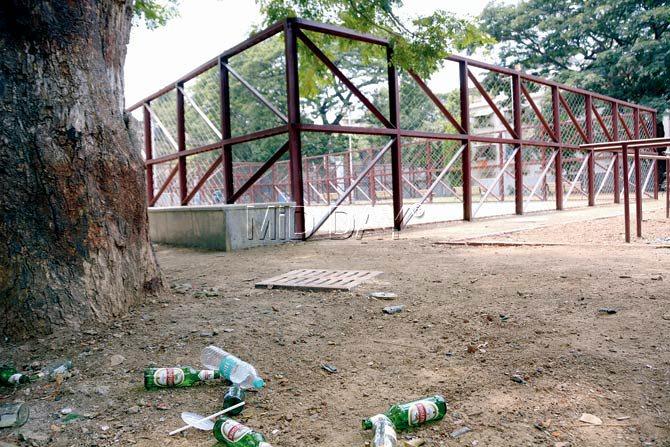 BMC’s garden cell has enclosed the basketball and volleyball courts at Hooper Garden, Matunga with iron bars, giving it the appearance of a cage. Pics/Pradeep Dhivar