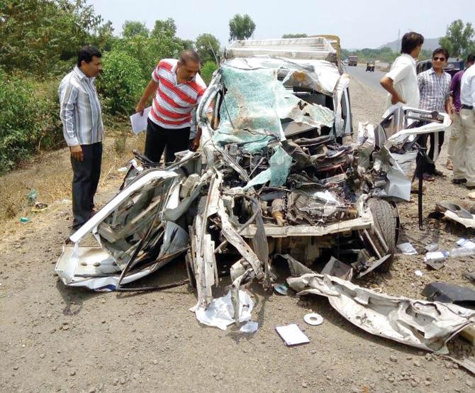 The Wagon R was reduced to a heap of scrap after it collided with the Shivneri bus around 6 am yesterday. A police officer, who inspected the accident scene, said while five of the family members travelling in the car died on the spot, two others breathed their last while being rushed to the nearest hospital