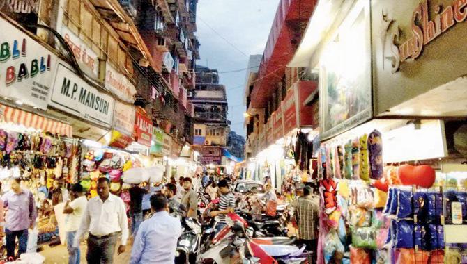 The Crawford Market neighbourhood and Juhu beach left an impression during Potkar’s childhood trips to Mumbai