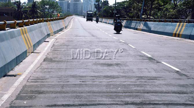Motorists say the BMC should have resurfaced the road properly, as it is uneven at a few places and there are chances of potholes coming up in the area during monsoon. Pics/Nimesh Dave