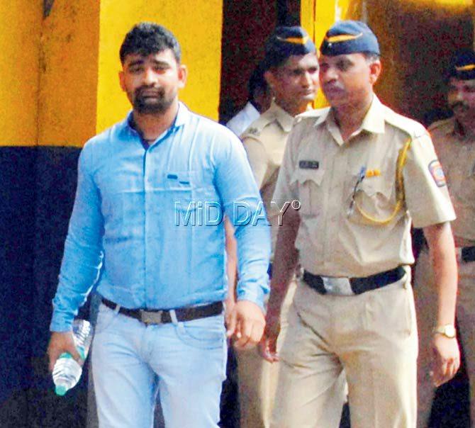Main accused Jitendra Rana being taken to court from Arthur Road jail. Pic/Bipin Kokate