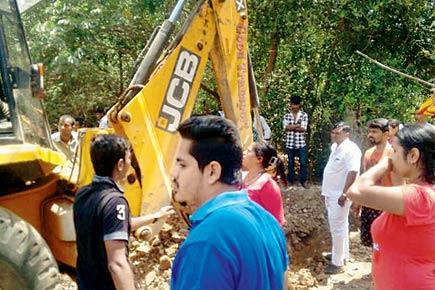 Mumbai: Mangroves made way for parking space, say angry locals