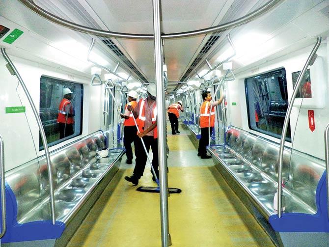 To make cleaning easier and reduce water usage, a chemical solution is being used on the floors of the Metro trains to repel dirt. As a result, water consumption has gone down by 90%