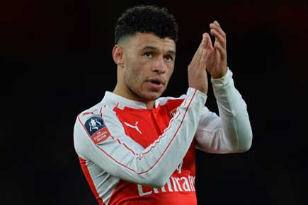 England's Oxlade-Chamberlain out of Euro 2016 with knee injury