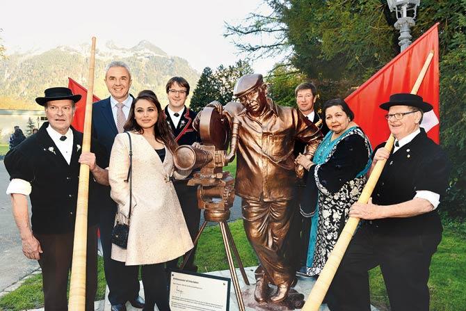 Pamela Chopra (right) and Rani Mukerji with Urs Kessler, CEO of Jungfrau Railways