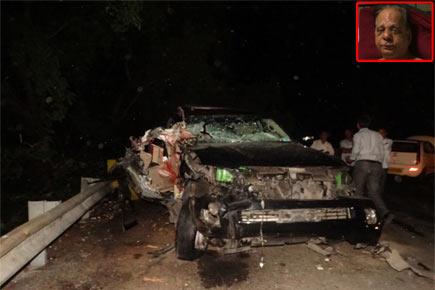 Pune builder has narrow escape in Mumbai-Pune E-way accident, driver dies