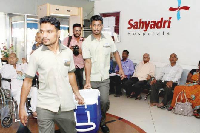 The liver being brought to Pune’s Sahyadri Hospital