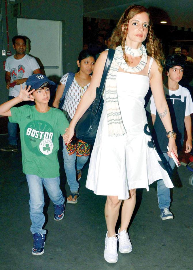 Sussanne Khan with sons Hrehaan and Hridhaan