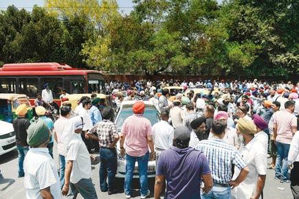 Cabbies block major roads, Delhi traffic goes for a toss
