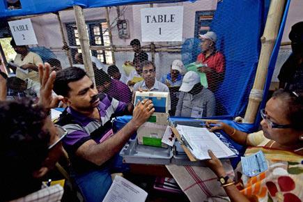 Assembly Elections 2016: Trinamool, AIADMK to retain power, upsets in Assam, Kerala 