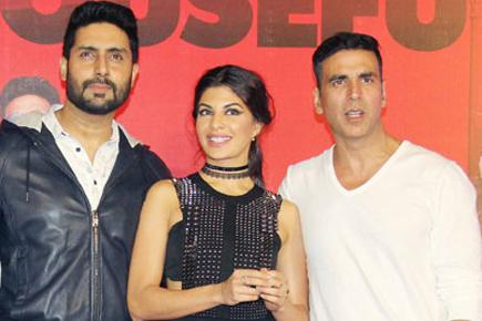 Akshay, Jacqueline and Abhishek at launch of 'Taang Uthake' song from 'Housefull 3'