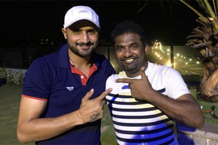 IPL 9: When Mumbai Indians' Bhajji caught up with 'master' Murali