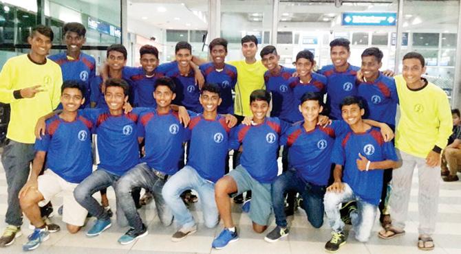 The Mumbai team pose for a picture at the city’s domestic airport in the wee hours of Wednesday before leaving to participate in the Hockey India Sub-Junior National Championships May 5-16 in Manipur
