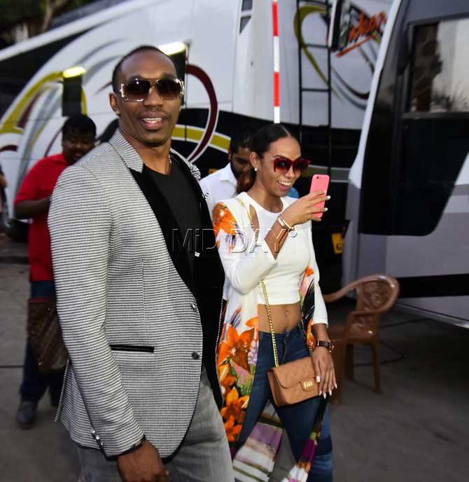 Dwayne Bravo with his girlfriend on the sets of The Kapil Sharma Show