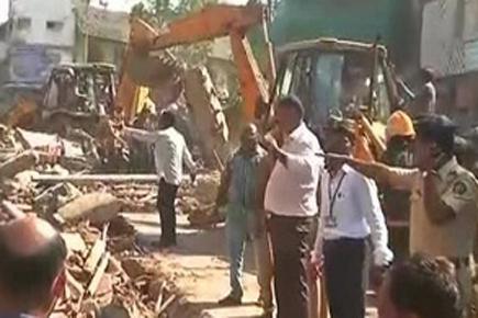 3 dead, 7 injured as building collapses in Mumbai