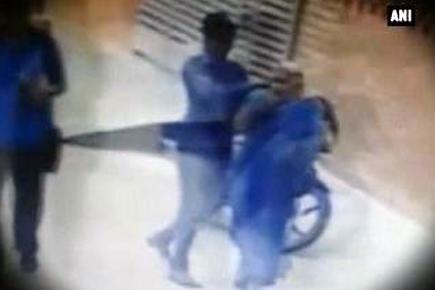 Caught on camera: Chain snatcher attacks elderly couple 