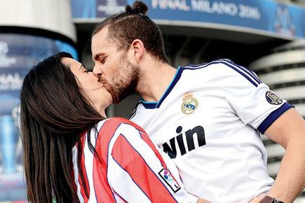 When Real Madrid and Atletico Madrid fans kissed...