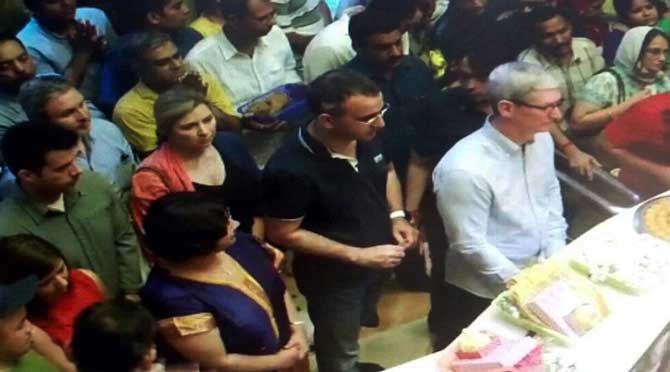Apple CEO, Tim Cook performs aarti at the Siddhivinayak Temple in Mumbai on May 18, 2016.